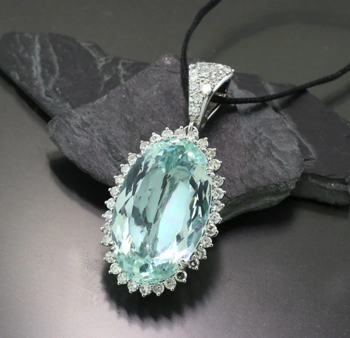 12,86 carat ! Aquamarin Diamant Anhänger 750 Weissgold Wert 8.240 Euro Neu