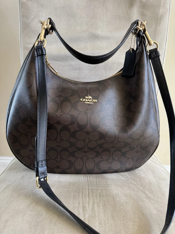 Bolso de Mano Coach Harley Hobo Convertible Color: Marrón/Negro Foto 2 de 4