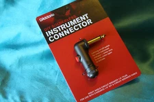 D'Addario Solderless Circuit Breaker Angle Cable End, Latching Switch,PW-AGRAP-2