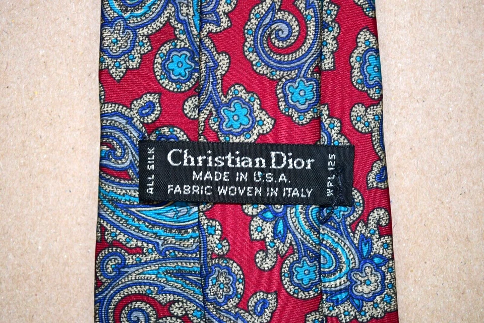 Corbata de Colección Christian Dior Años 60 70 Azul Paisley sobre Rojo Corbata de Seda 55.5" x 3.5" Foto 2 de 4