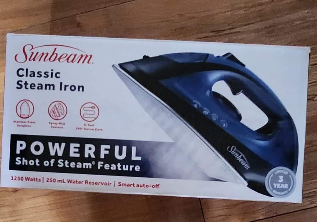 Classic Sunbeam Steam Iron Anti-Drip Nonstick Soleplate w/ 8' Retractable Cord