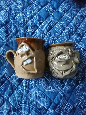 2 VINTAGE ZIEMLICH HÄSSLICHE WALISISCHE HANDGEFERTIGTE STUDIO POTTER TASSEN - NEUWERTIG.