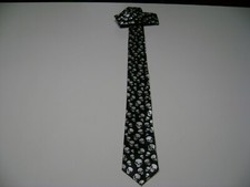 1 Novelty Tie, SKELETON HEADS, White Skulls on Black