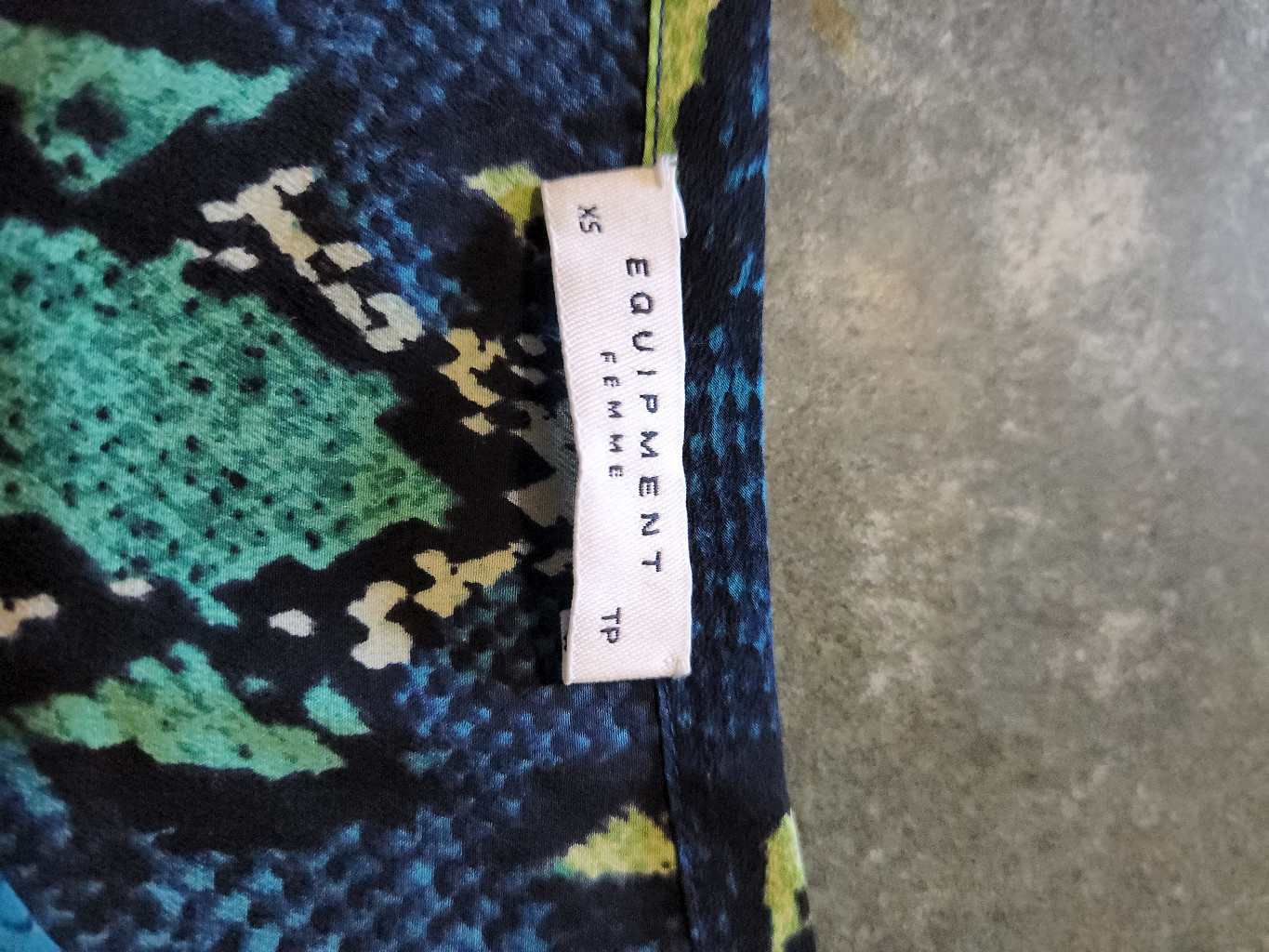 Equipment Liam silk Multi color python print sz XS - image 3