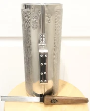 GUIRA DOMINICANA PROFESIONAL 17"X 13" CON SU GANCHO INCLUIDO🇩🇴