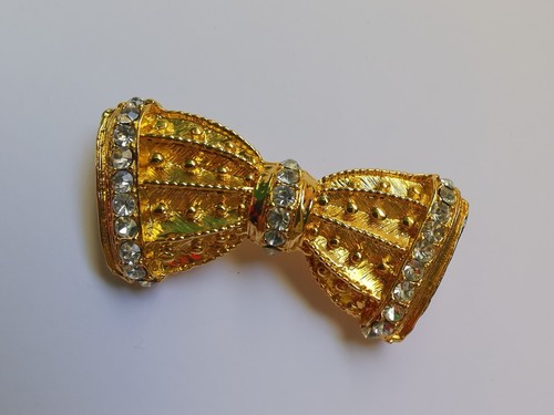 Broche papillon métal doré centre perlé Broche papillon métal doré centre perlé