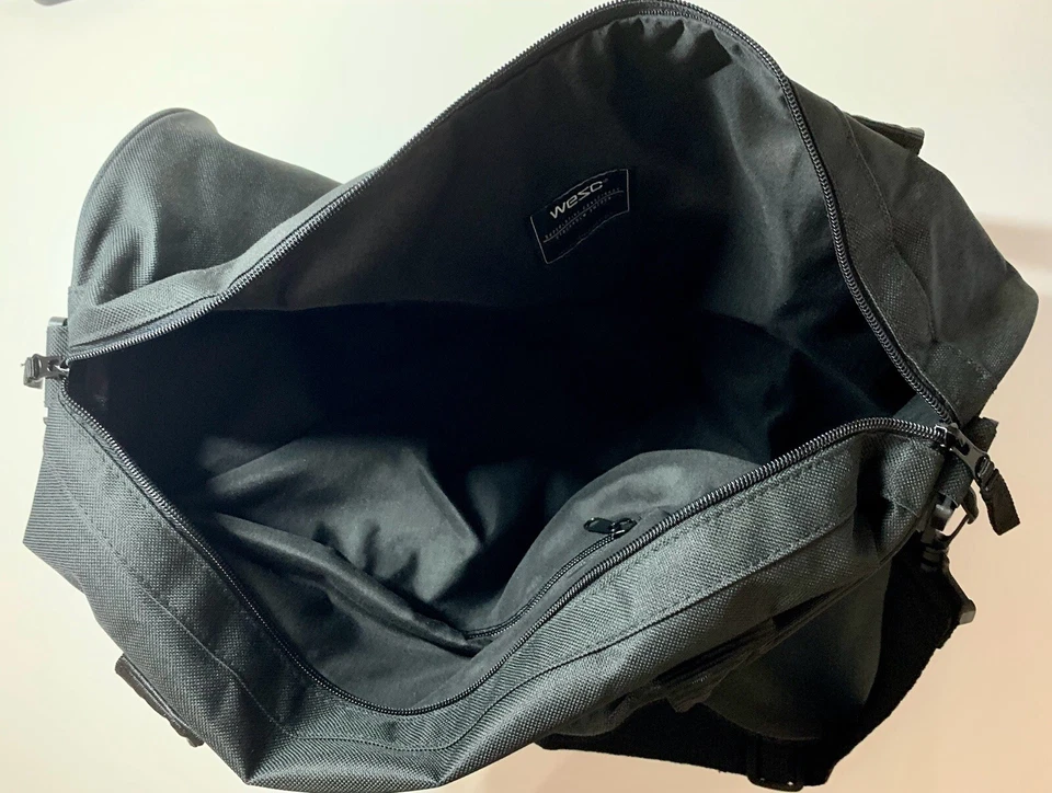 Bolsa de Lona WeSC Hemi Negra Fin de Semana/Viaje/Gimnasio - Usada 1X Foto 4 de 4