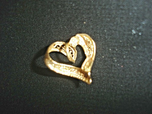 Beautiful Vintage 10K Yellow Gold Diamond Heart Pendant!   - Picture 3 of 4