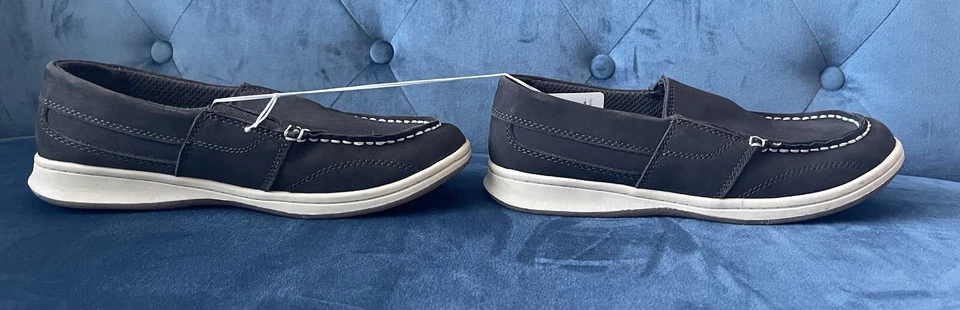 NUEVO CON ETIQUETAS Cherokee Niños Zapatos de Vestir TALLA 5 Marrón Oscuro Gamuza Mocasín Sin Cordones $19.99 Foto 3 de 4