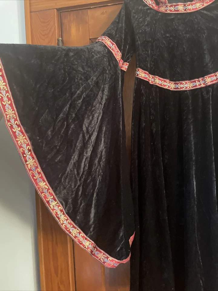 Niñas Grande Negro Terciopelo Renacimiento SCA Bruja Campana Vestido Mangas Disfraz Foto 3 de 4