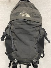 Mochila de reconocimiento para hombre The North Face negra con ventilación flexible y funda para portátil