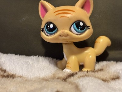 Littlest Pet Shop LPS #1572 Cat Figure Tan Blue Eyes Pink Ears 2008 Ages 4-7