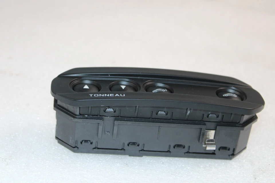 Mclaren MP4-12C, комплект переключателей управления буксировочным тоном, б/у, P/N 11M1086SP - Изображение 3 из 4