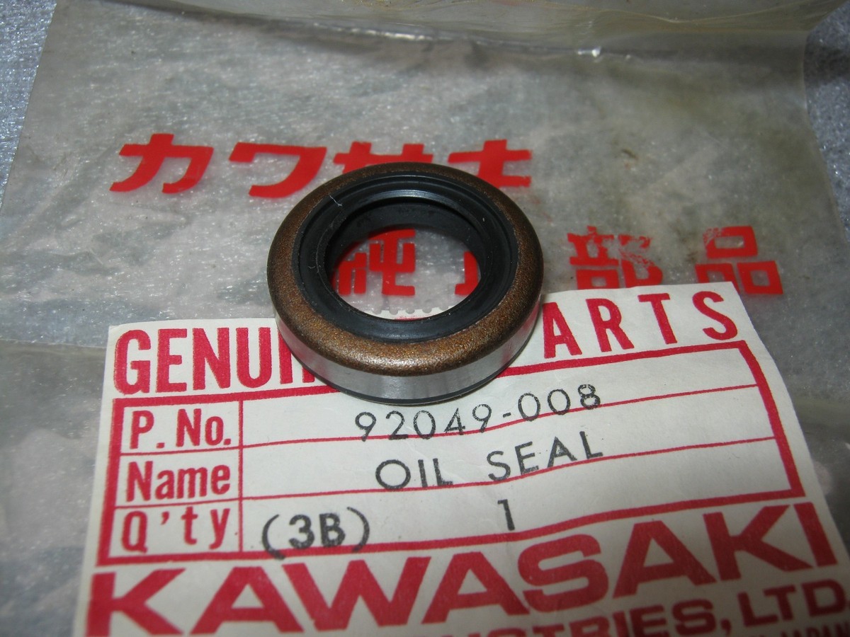 マア・サラーマ KAWASAKI ENGINE OIL SEAL H1 MACH KH500 KH-500 1969-1976 AHRMA NOS
