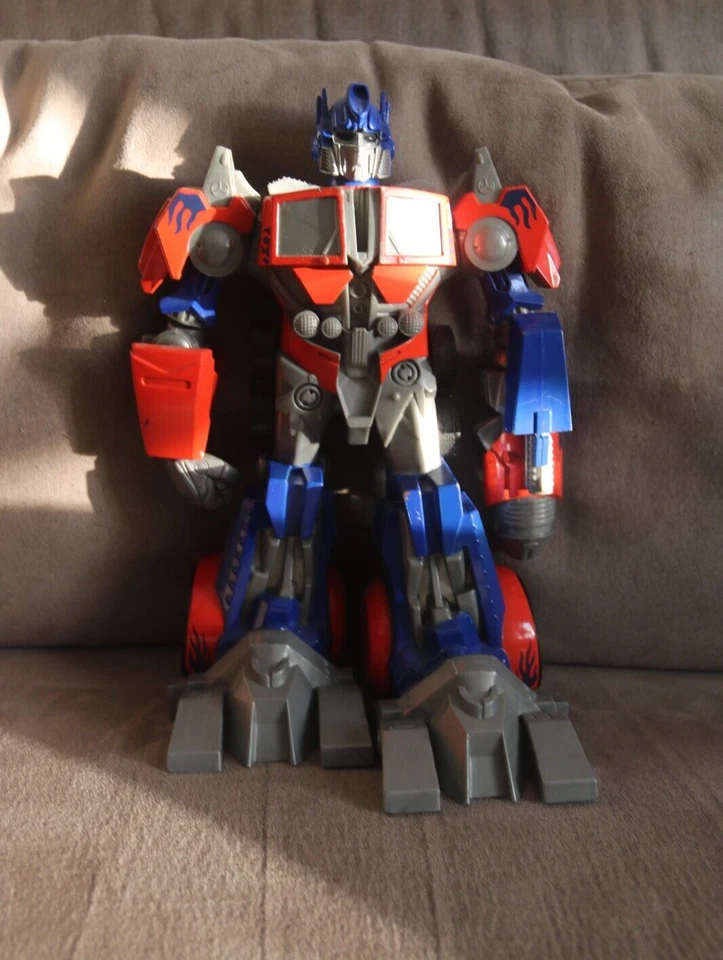 OPTIMUS PRIME Action Figure TRANSFORMERS HASBRO 2008 - Immagine 2 di 4