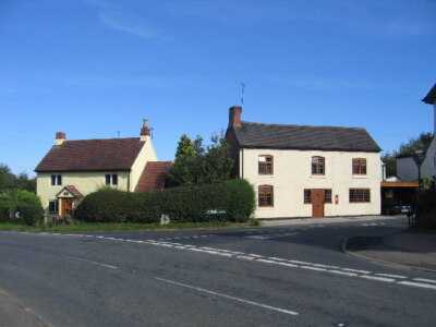 Photo 6x4 Catchems Corner, Balsall Common Some well tended houses at the  c2005