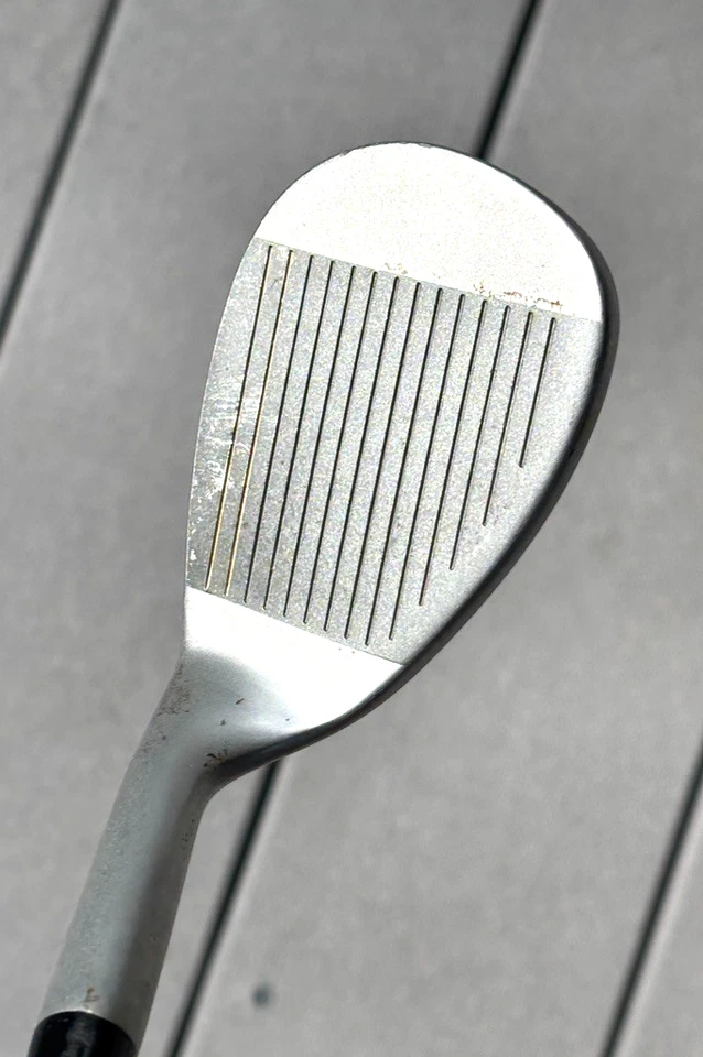 Club de Golf Wilson Armonizado 60 Grados Lob Wedge Eje Derecho Acero Para Hombres 34.75" Foto 4 de 4