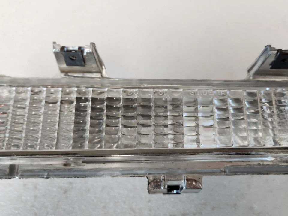 Luz de señal de giro de estacionamiento delantera 5971939 NOS GM 1981-1988 Chevy Monte Carlo SS LH Foto 3 de 4