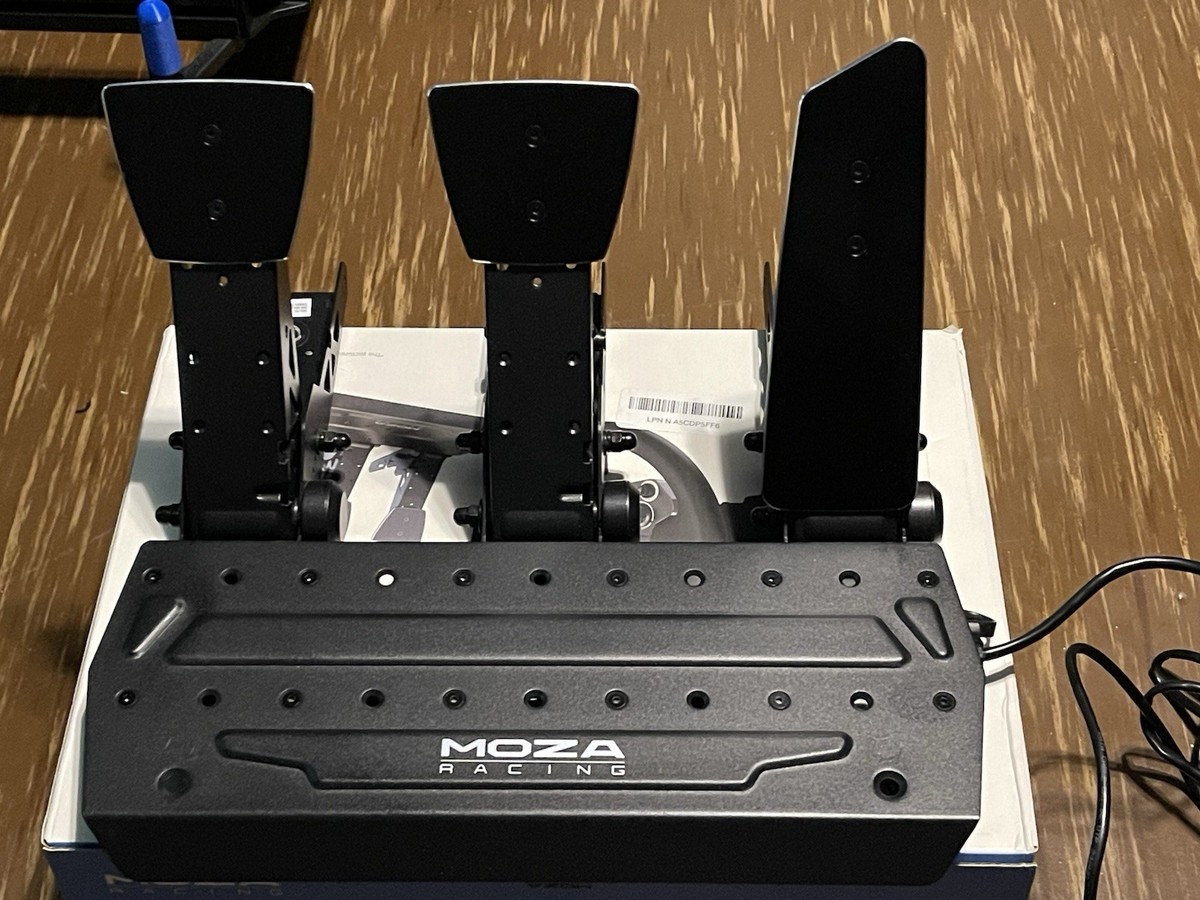 moza pedals MOZA R3 Racing Wheel and Pedals for PC main image 1