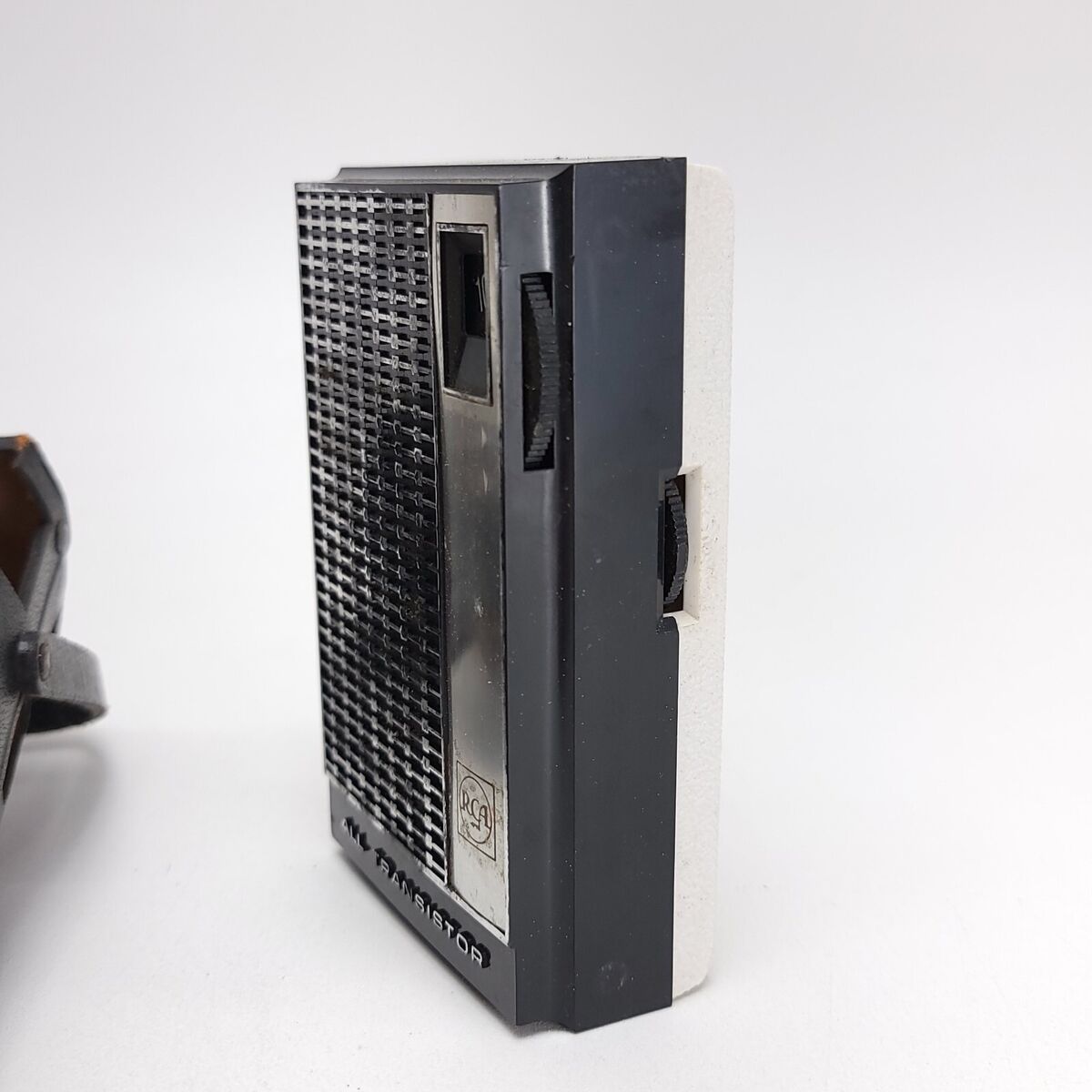 RCA All Transistor Radio RHH17E Japan 704 Carry Case RCA All Transistor Radio RHH17E Japan 704 Carry Case