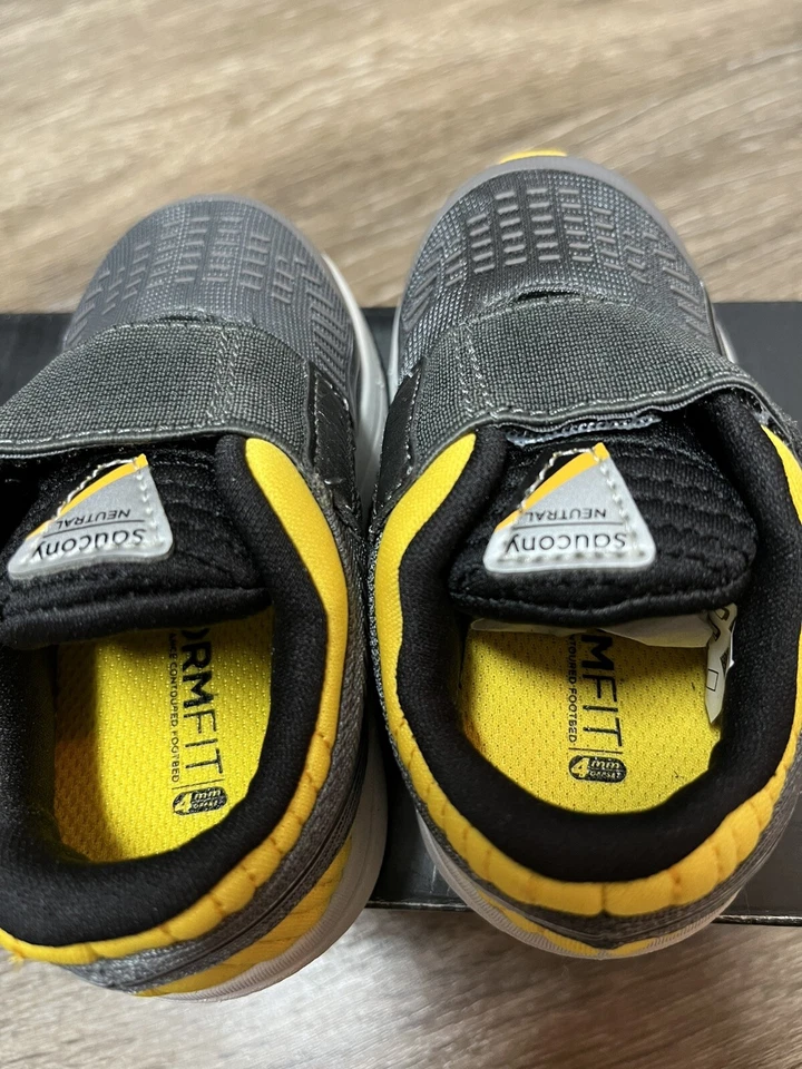 Bebê infantil Saucony KINVARA JR cinza amarelo tamanho 5XW - Imagem 4 de 4