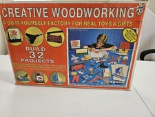Vintage 1989 Creative Woodworking Kit Play Set par AMAV 32 Projects Craftsman Kit