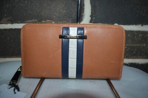 white brahmin wallet