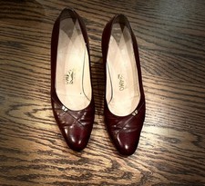 Women s Salvatore Ferragamo Burgundy Pumps SZ 8