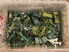 HUGE PLASTIC TOY SOLDIERS |