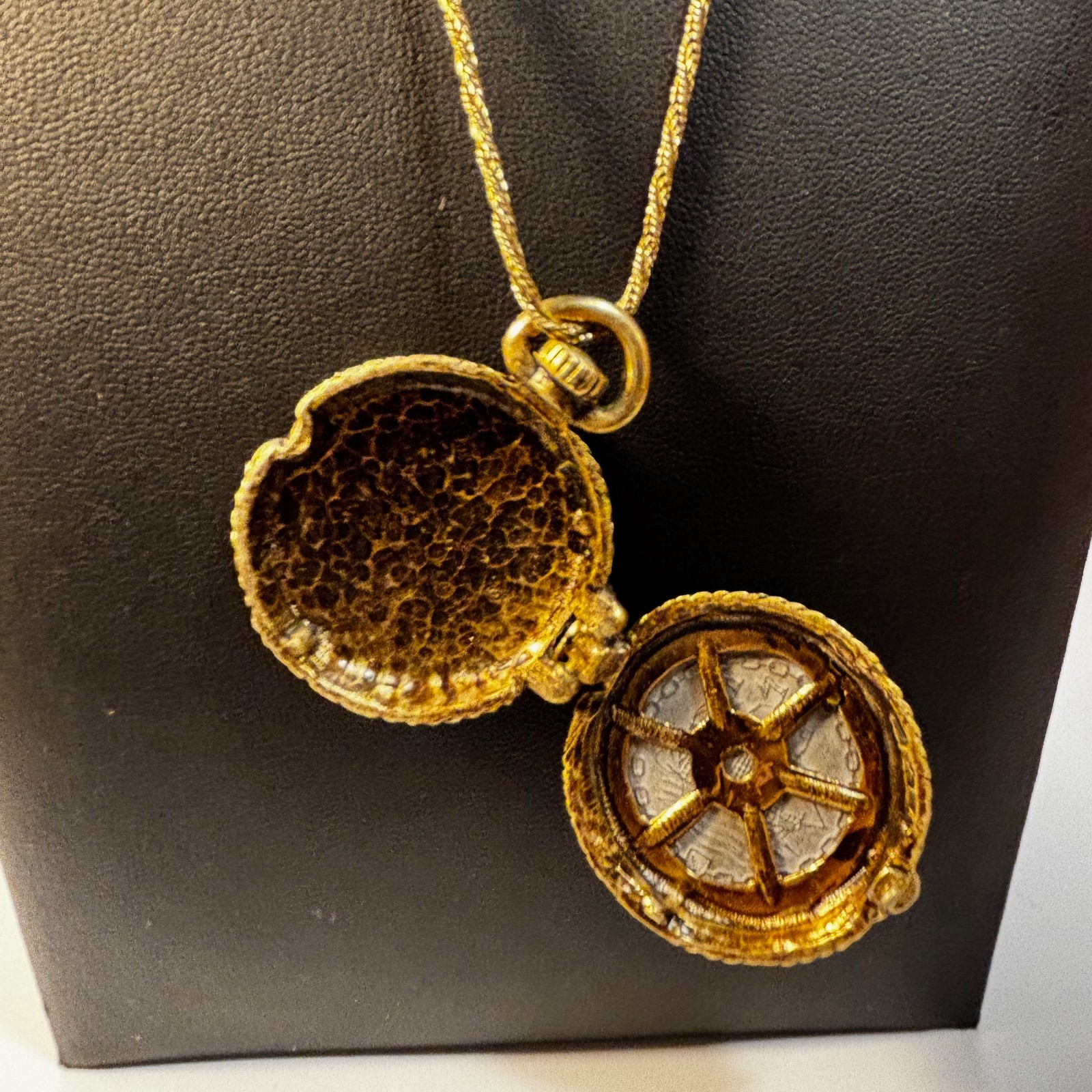 Pendant Necklace Solid Perfume Compact Locket Vin… - image 3