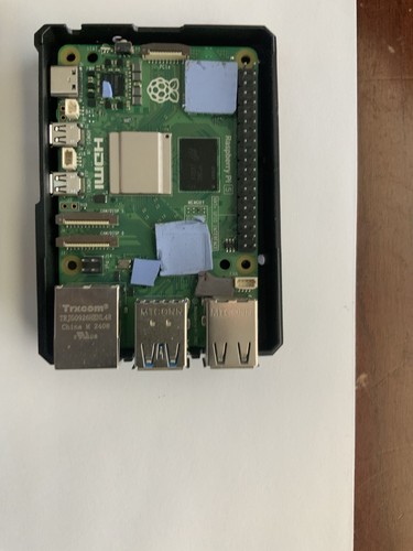 Raspberry Pi 5 - 4gb RAM in case, with 256 gb ssd and pi keyboard - Afbeelding 3 van 9