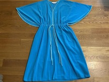 Vintage Vanity Fair Robe Size Medium Velour Elastic Waist Batwing Sleeves