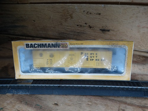 Bachmann HO 40' Scale Pacific Fruit Express 45104 Mechanical Steel Reefer NOS - Bild 3 von 4