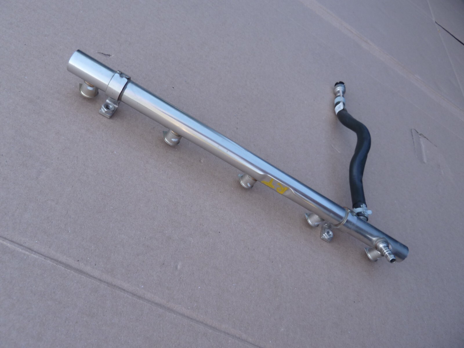 Lamborghini Huracan EVO 5.2 V10 OEM Right Fuel Injector Rail Pressure Pipe R8