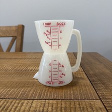 Tupperware Measuring Cup Hourglass Double Wet Dry 8 oz 1 cup Vintage Red Letter