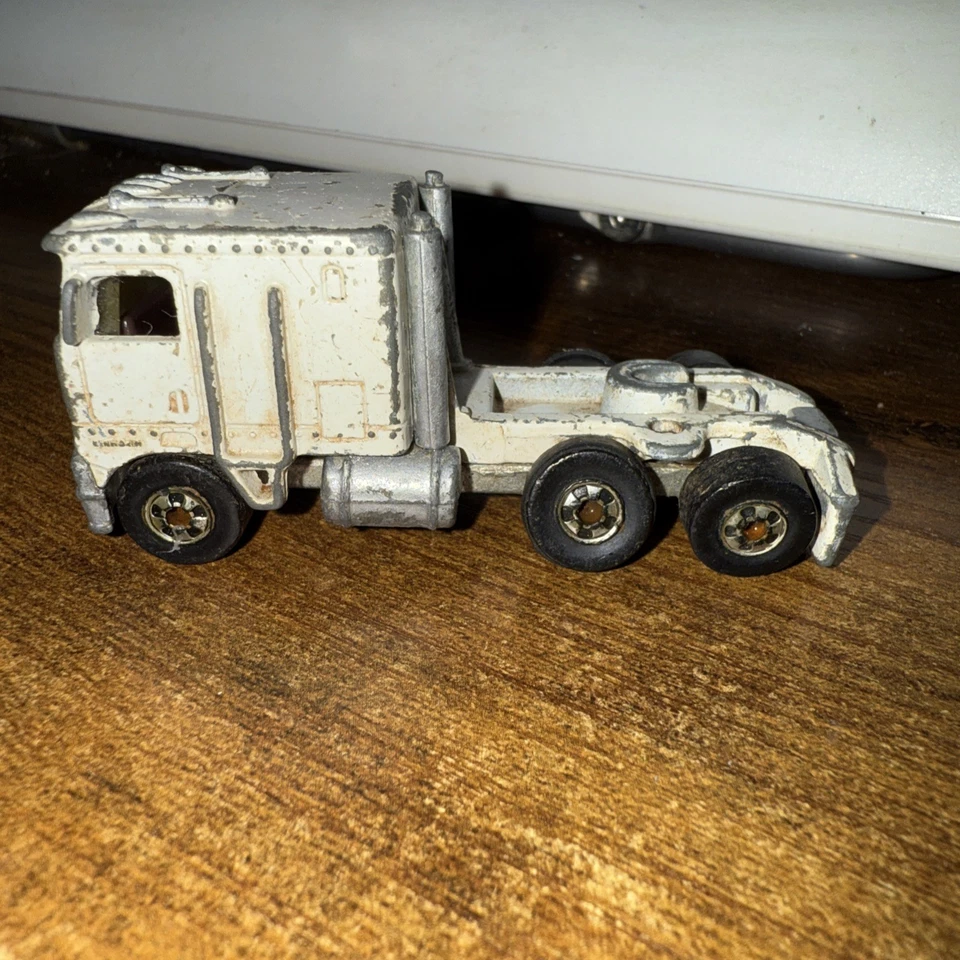 Hot Wheels рулевое управление 1981 HW RACE TEAM KENWORTH белый грузовик полуприцеп - Изображение 3 из 4