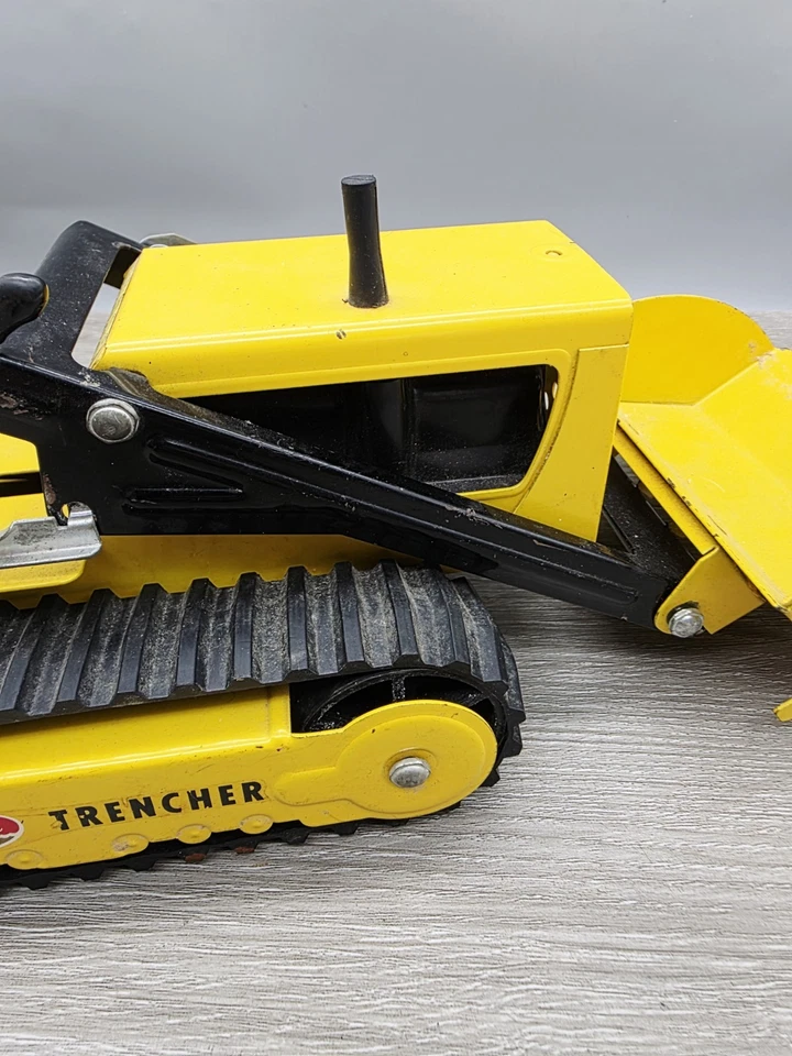 Vintage 1960s Tonka Trencher Backhoe Loader Pressed Steel  - Image 4 of 4