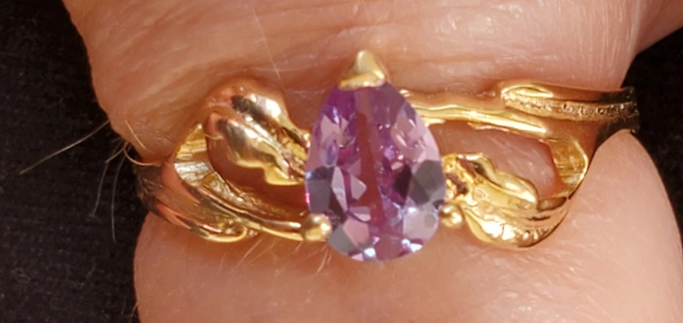 Alexandrite Labcreated Pear Cut Ring 10kt Solid Yellow Gold - Image 2 of 4