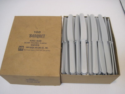 NIB 100 CT BANQUET KING SIZE PLASTIC KNIVES PARTY SUPPLY SERVEWARE