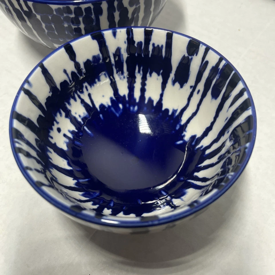 Juego de 3 cuencos para anidación West Elm Indigo Tie Dye azul cobalto y blanco apilables Foto 4 de 4