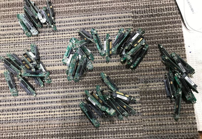 LOT OF 60) EMC 303-106-002D Server Hard Drive SAS Interposer Connection Board *