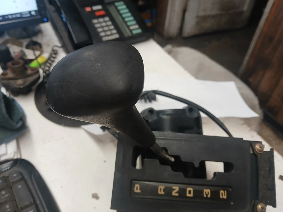 Mercedes-Benz Clase S 1983 W126 palanca de cambios automática A1262670347 Foto 4 de 4