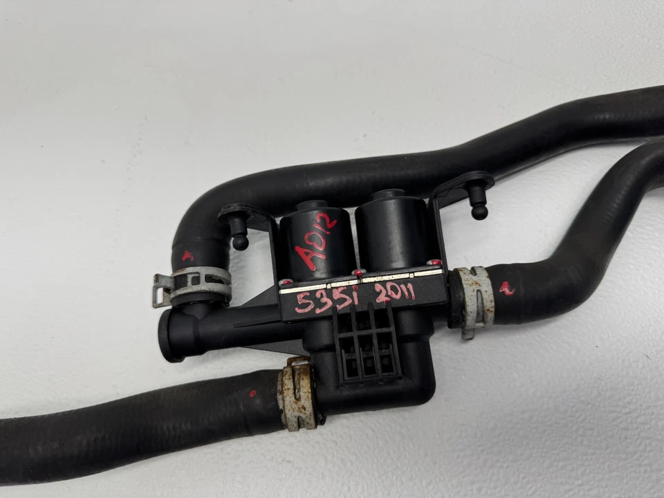 2011 - 2015 宝马 535i F10 HVAC 水阀和软管原始设备制造商 64539119164 — 第 2/4 张图片