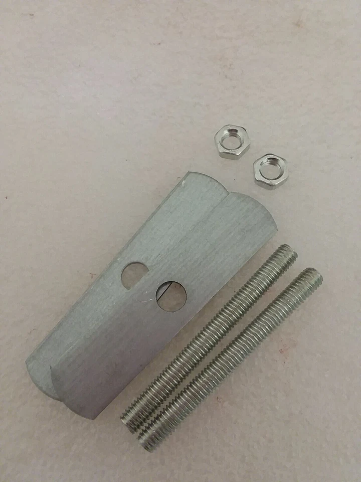 Зарядное устройство из черного металлического сплава SRT HellCat Scatpack решетка с эмблемой значок универсальное - Изображение 2 из 4