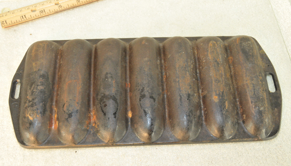 Vintage Lodge 27 C Cast Iron Ear Cornbread Corn Stick Pan Circa