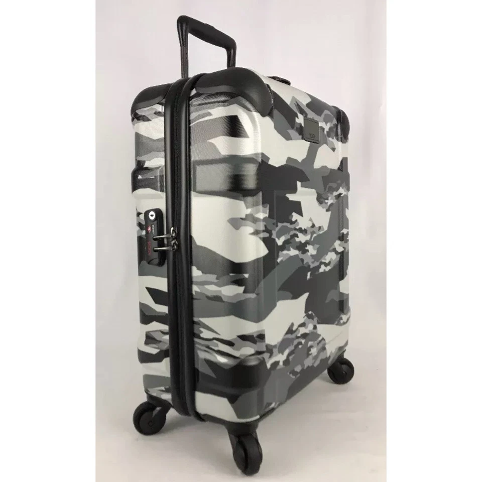 TUMI Continental Carry On Spinner 22" RARO - Camuflagem a jato de combate Carbonite Freemont - Imagem 3 de 4