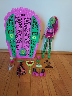Monster High G3 Complete Skulltimate Secrets Garden Mysteries Venus Doll