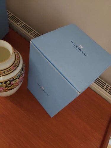 Pair Of Wedgwood China Clio design vases in original boxes Height 24cm - Picture 5 of 6