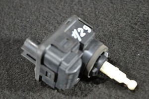 Opel Omega B Stellmotor Scheinwerfer Leuchtweitenregulierung LWR 90492832 (#29)