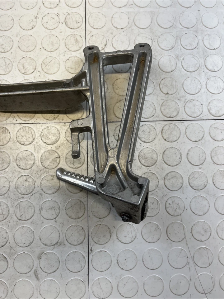 1994 HONDA CBR600F2 LEFT REAR FOOT PEG MOUNT BRACKET 50760-MV9-930 OEM - Изображение 4 из 4